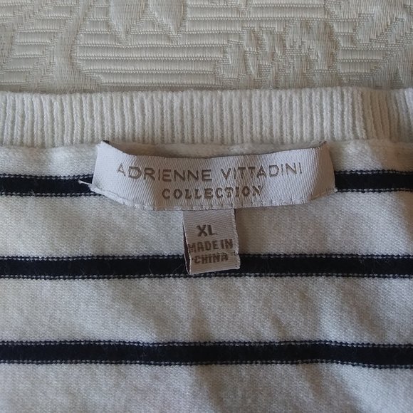 Adrienne Vittadini | Navy and Cream Long Sweater with Graphic Floral | XL - Picture 8 of 12